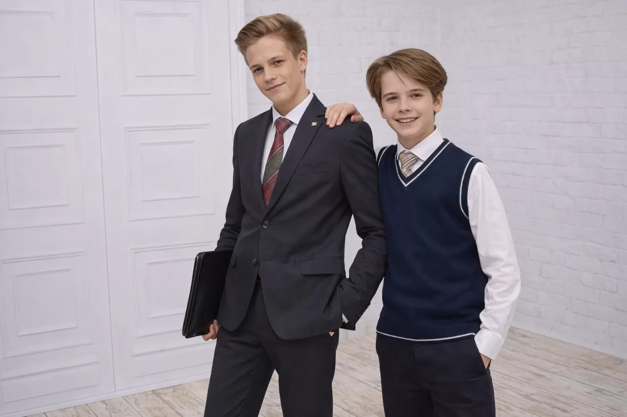Как подобрать школьную форму для мальчика, чтобы она выдержала учебный год